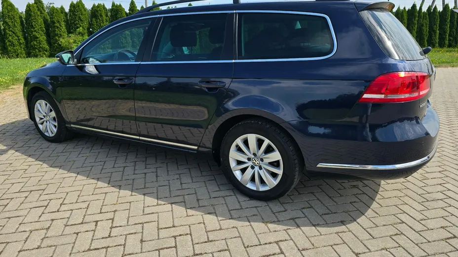 VOLKSWAGEN Passat -
