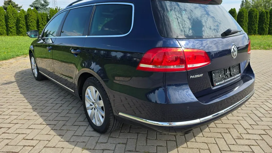 VOLKSWAGEN Passat -