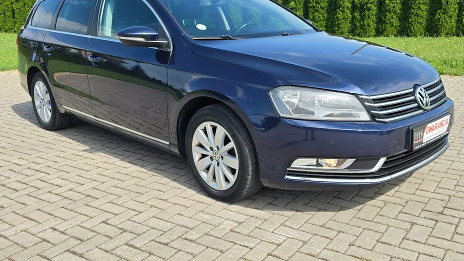 VOLKSWAGEN Passat -