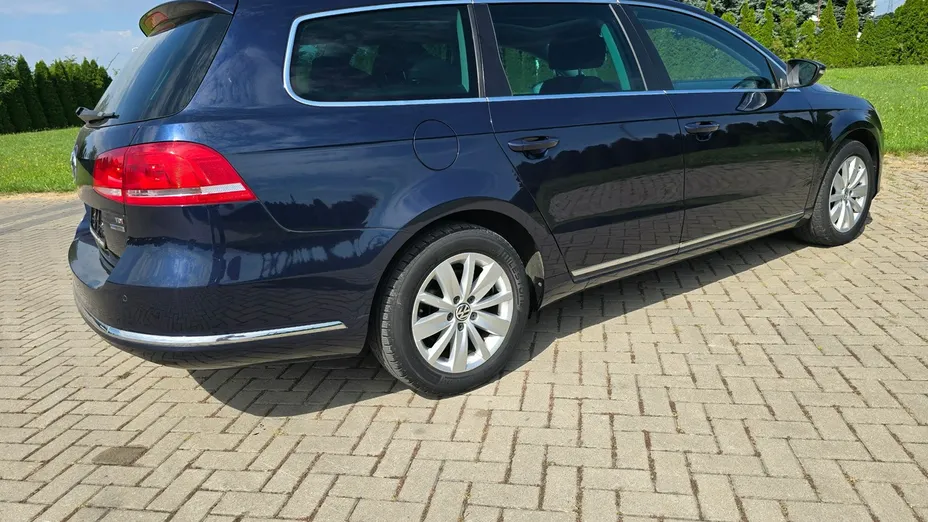VOLKSWAGEN Passat -