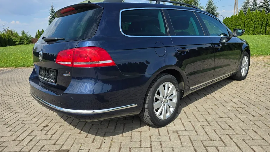VOLKSWAGEN Passat -