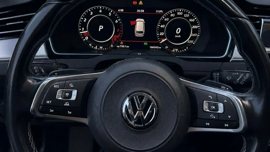 VOLKSWAGEN Passat -