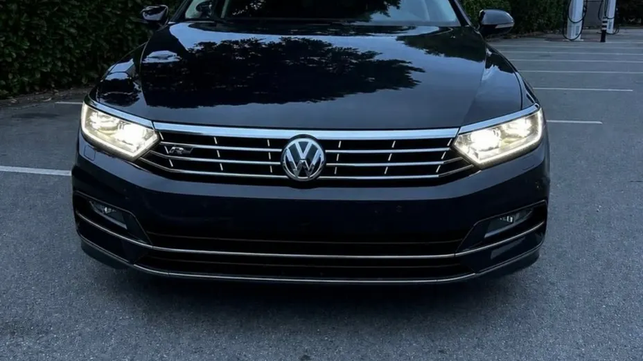 VOLKSWAGEN Passat -