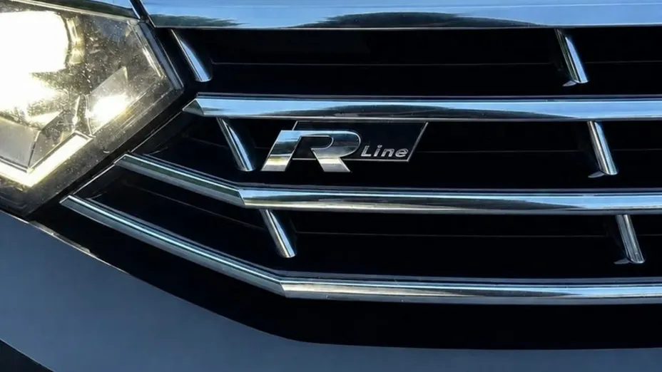 VOLKSWAGEN Passat -