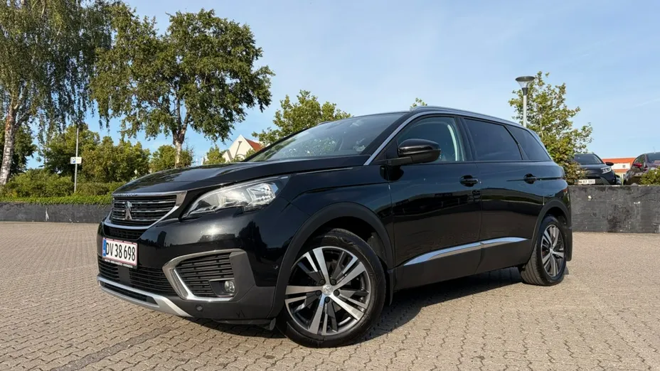 PEUGEOT 5008 -