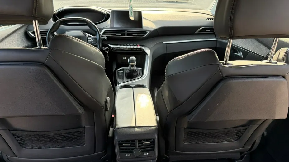 PEUGEOT 5008 -
