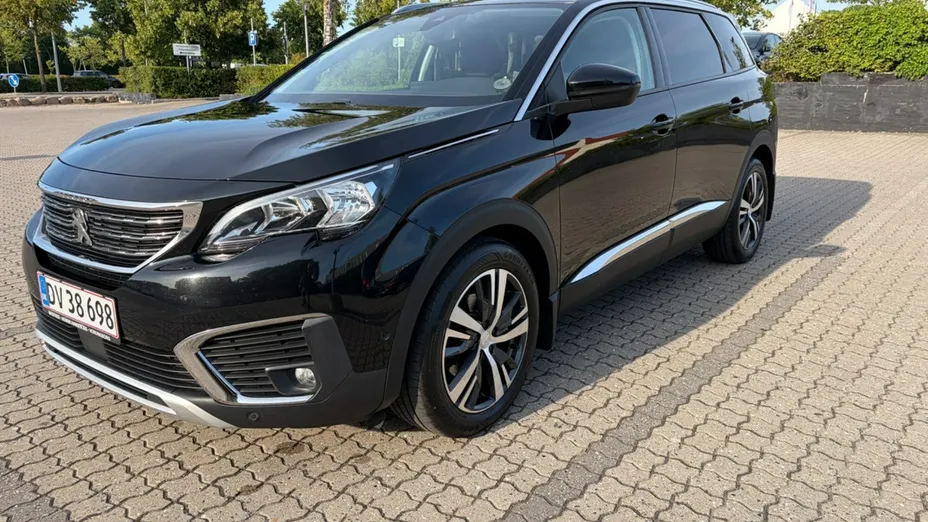 PEUGEOT 5008 -