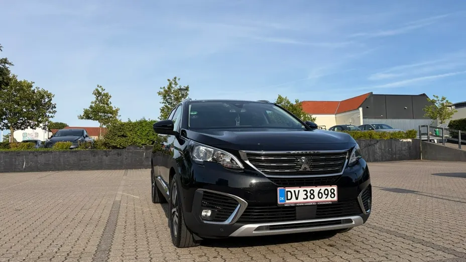 PEUGEOT 5008 -