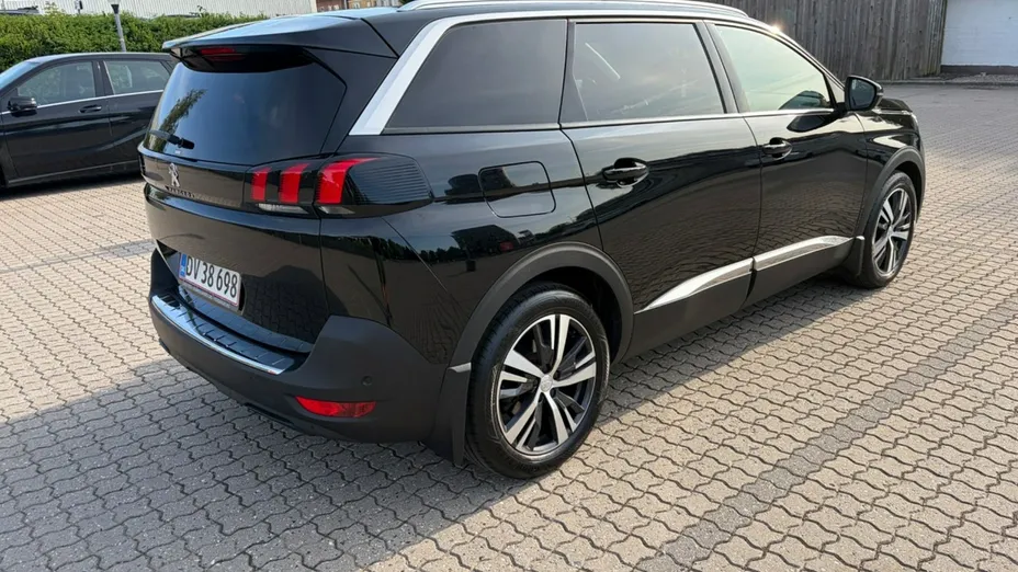 PEUGEOT 5008 -