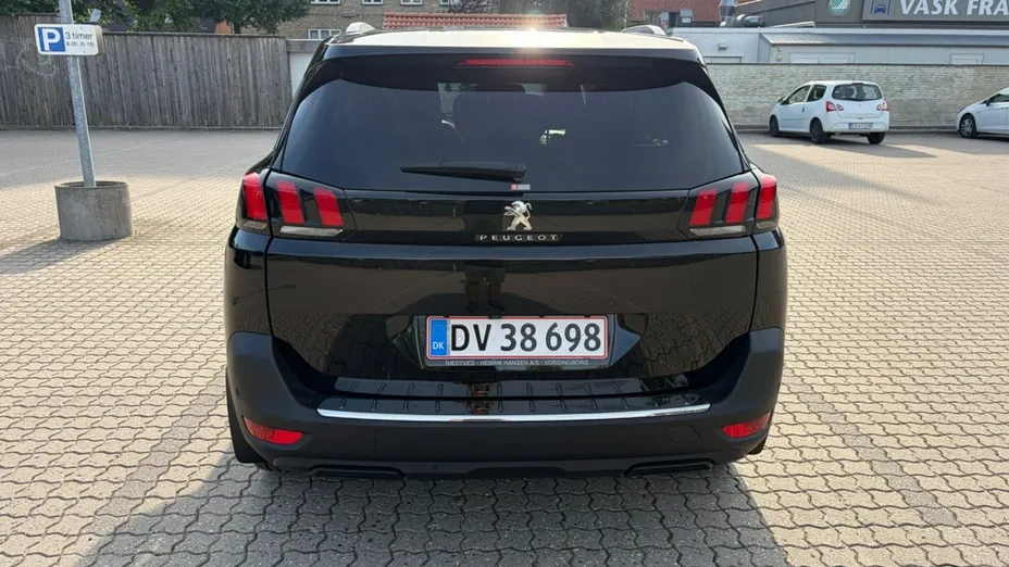 PEUGEOT 5008 -