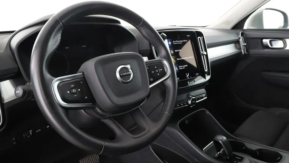 VOLVO XC40 -