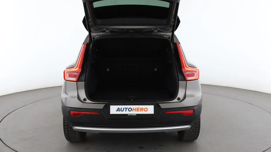 VOLVO XC40 -