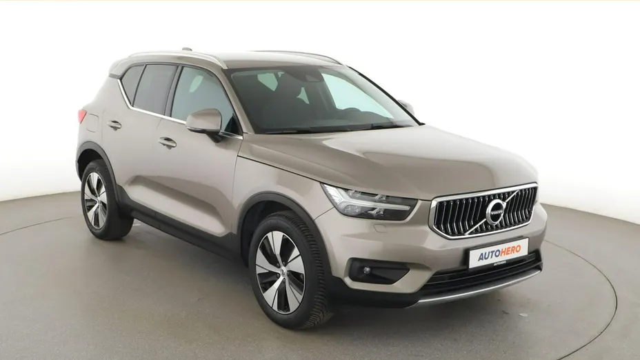 VOLVO XC40 -