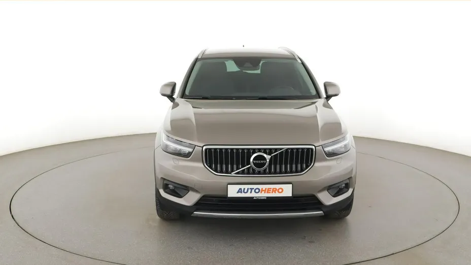 VOLVO XC40 -