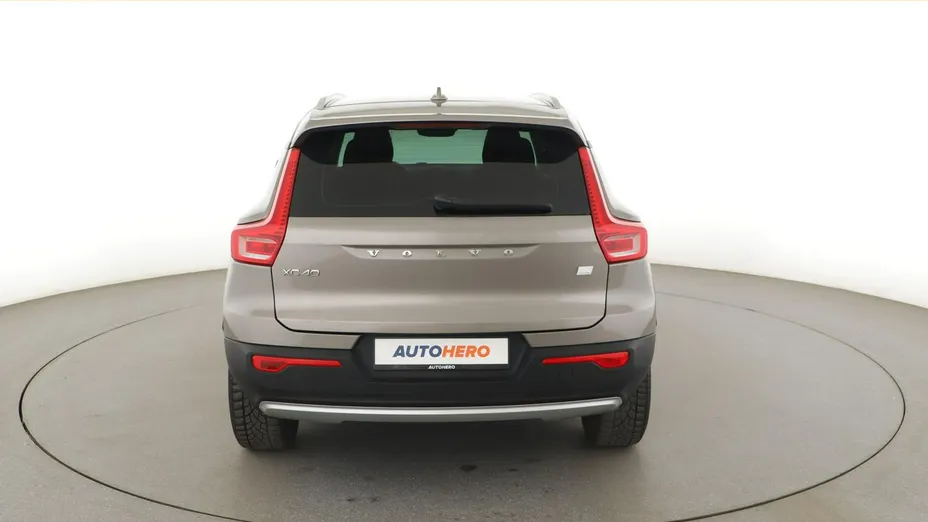 VOLVO XC40 -