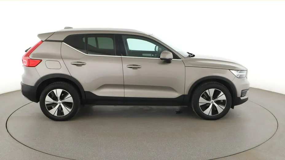 VOLVO XC40 -