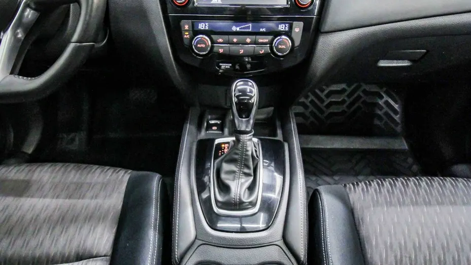 NISSAN X-Trail -