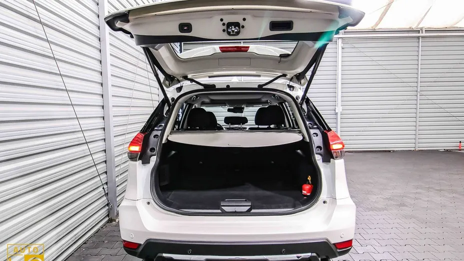 NISSAN X-Trail -