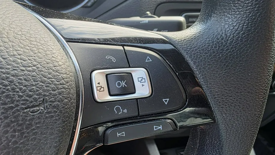 VOLKSWAGEN Jetta -