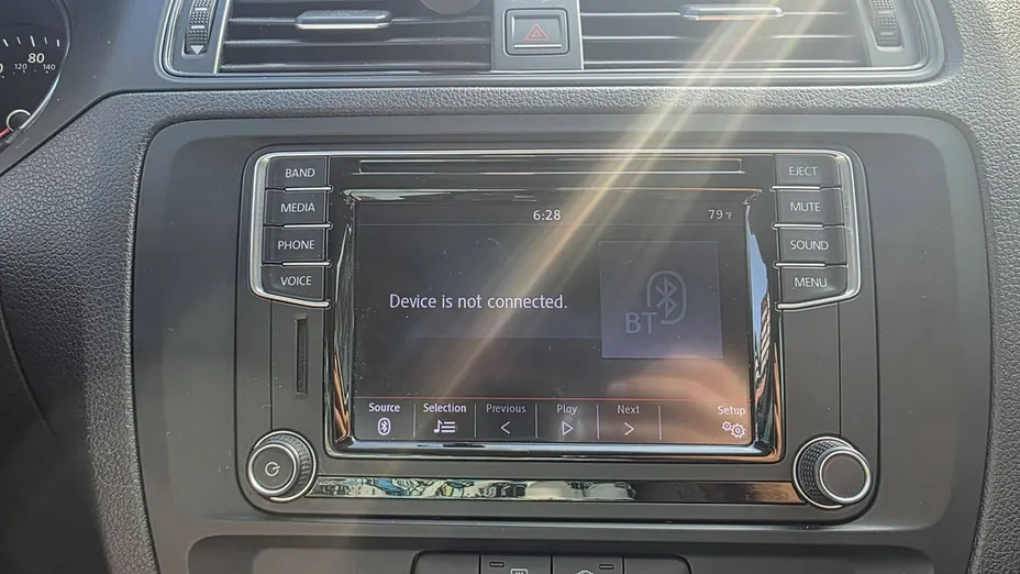 VOLKSWAGEN Jetta -