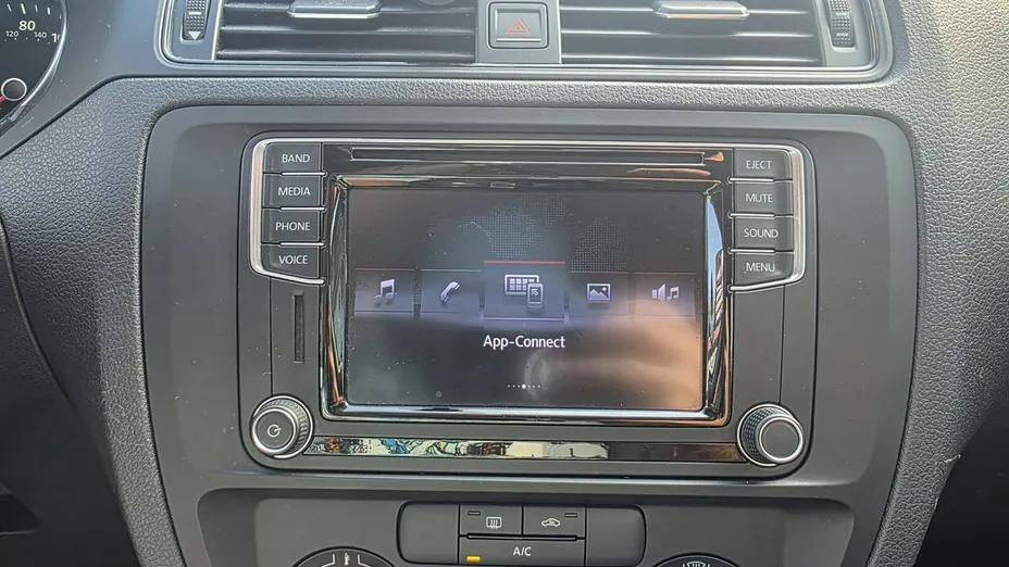 VOLKSWAGEN Jetta -