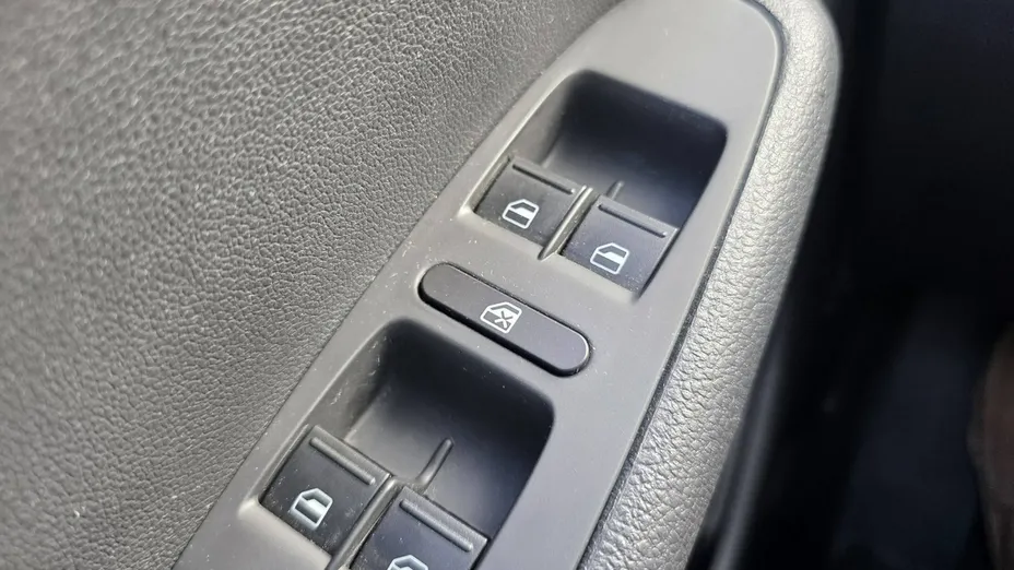 VOLKSWAGEN Jetta -