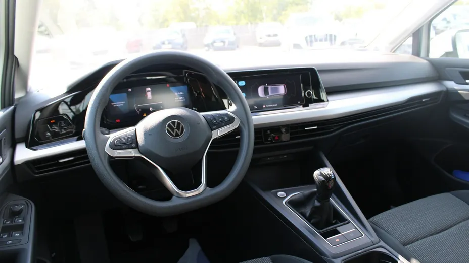 VOLKSWAGEN Golf -