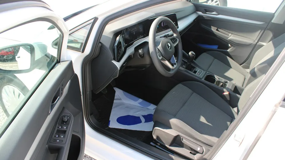 VOLKSWAGEN Golf -