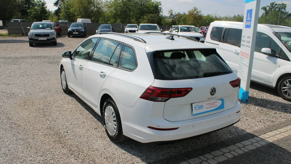 VOLKSWAGEN Golf -