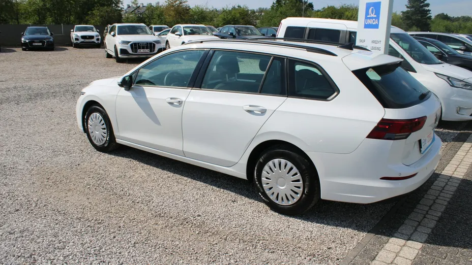 VOLKSWAGEN Golf -