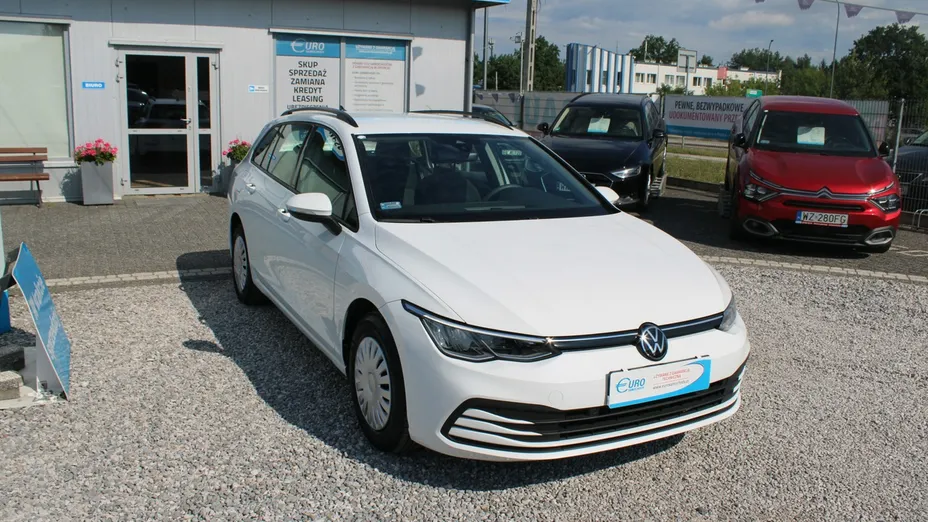 VOLKSWAGEN Golf -