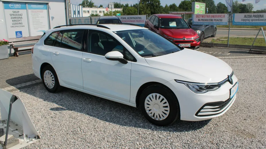 VOLKSWAGEN Golf -
