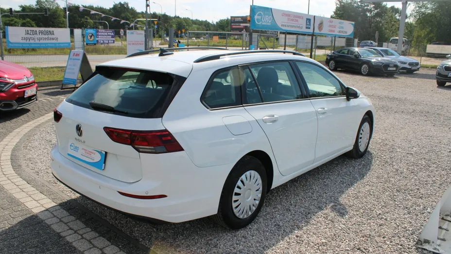VOLKSWAGEN Golf -