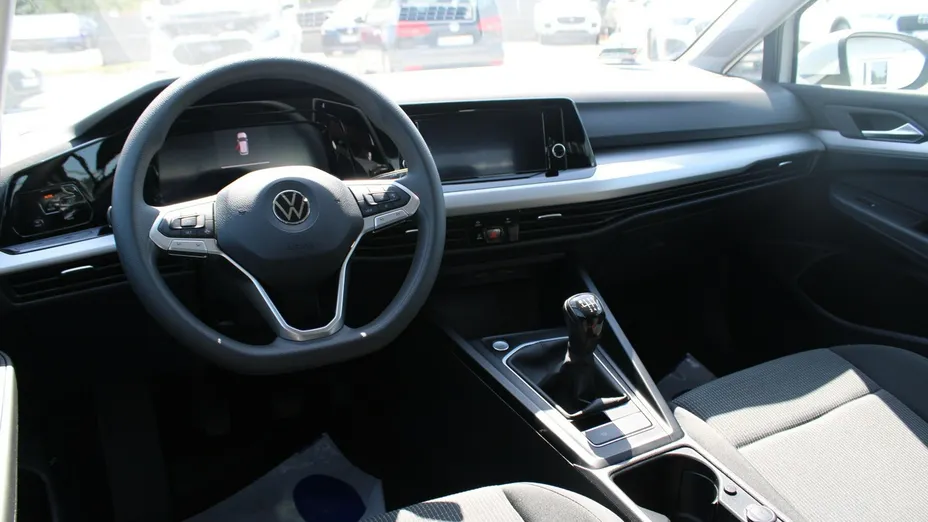 VOLKSWAGEN Golf -