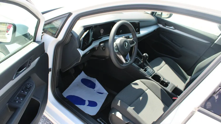 VOLKSWAGEN Golf -