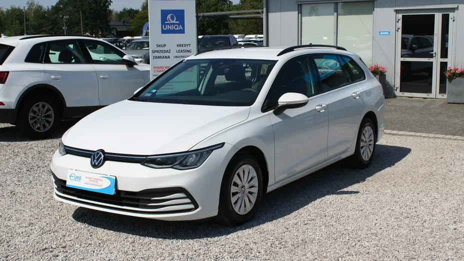 VOLKSWAGEN Golf -