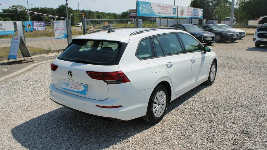 VOLKSWAGEN Golf -