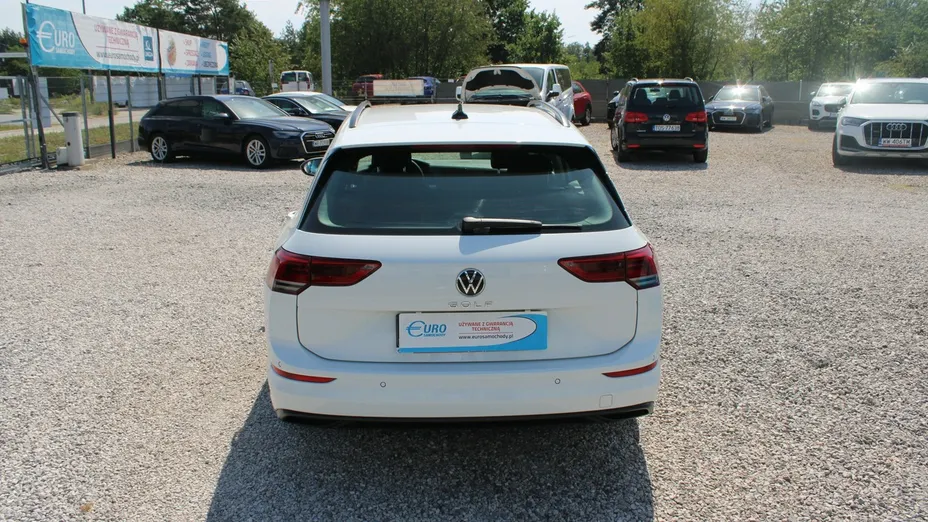 VOLKSWAGEN Golf -