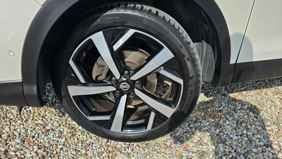 NISSAN Qashqai -