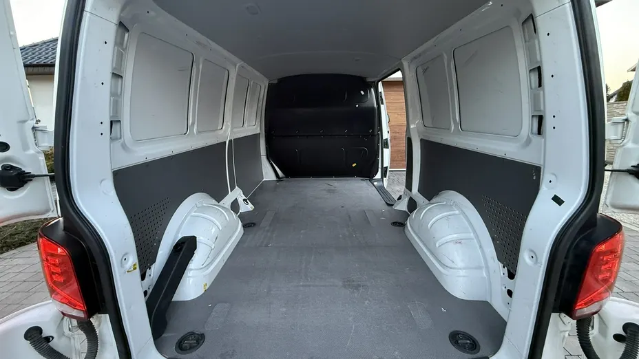 VOLKSWAGEN Transporter -