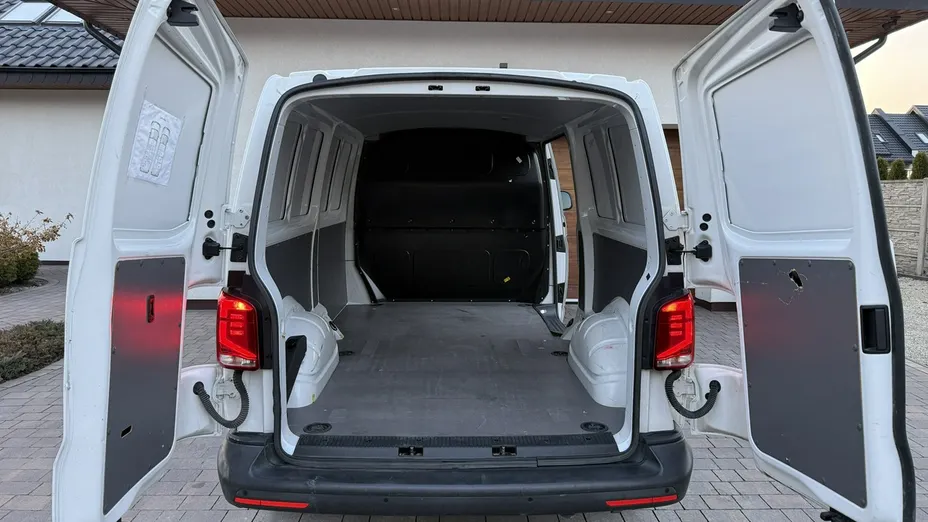 VOLKSWAGEN Transporter -
