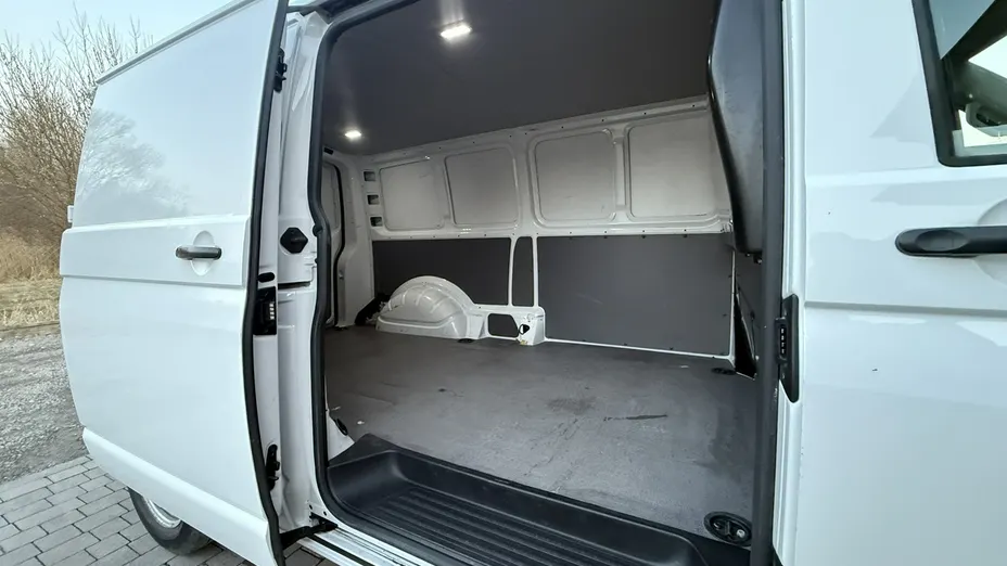 VOLKSWAGEN Transporter -