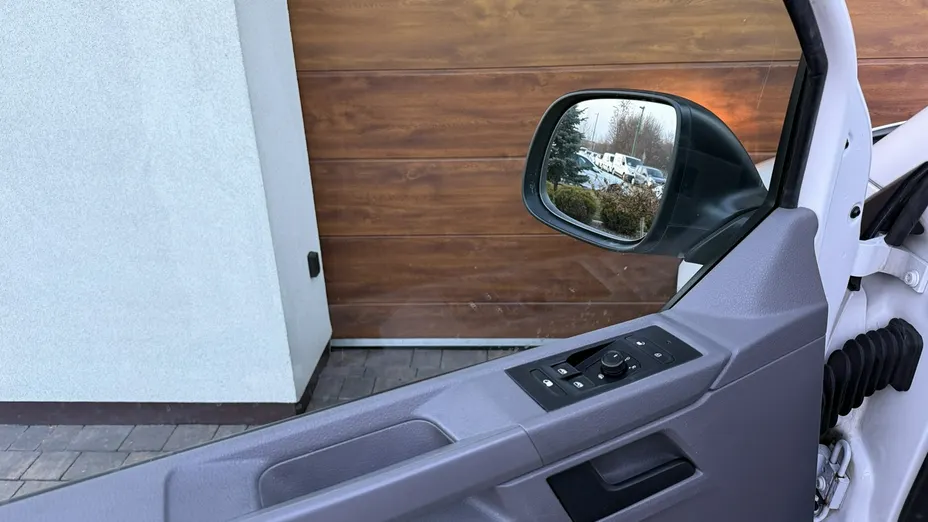 VOLKSWAGEN Transporter -