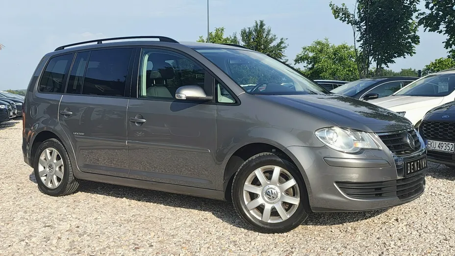 VOLKSWAGEN Touran -