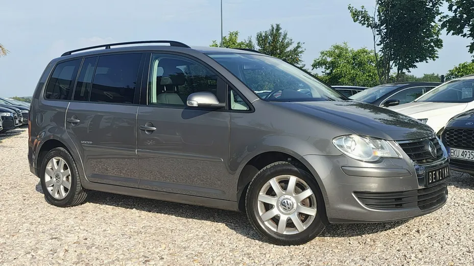 VOLKSWAGEN Touran -