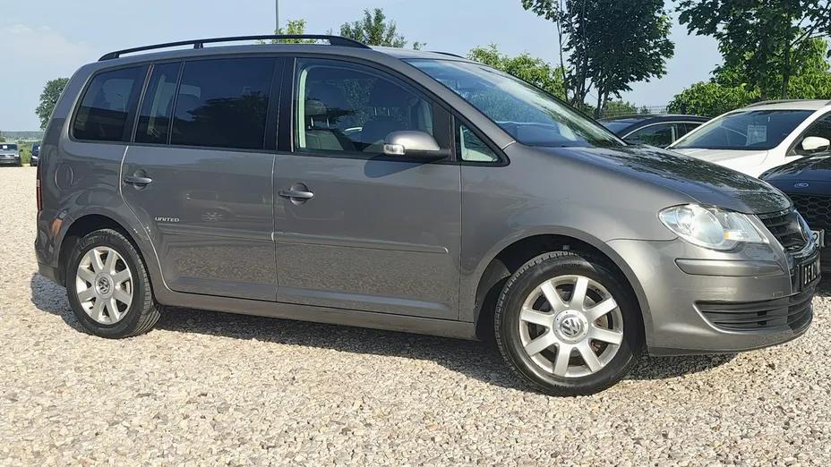 VOLKSWAGEN Touran -