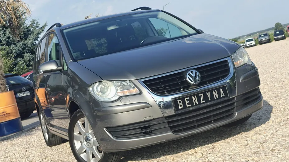 VOLKSWAGEN Touran -