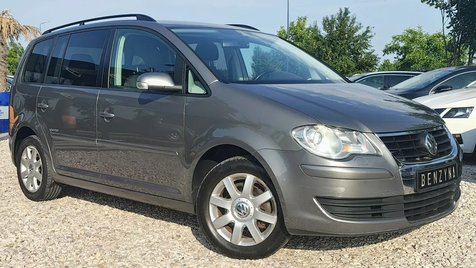 VOLKSWAGEN Touran -