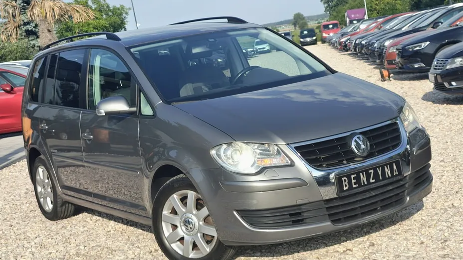 VOLKSWAGEN Touran -