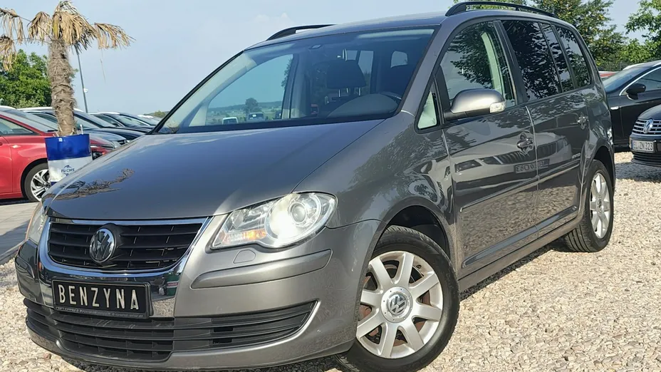 VOLKSWAGEN Touran -